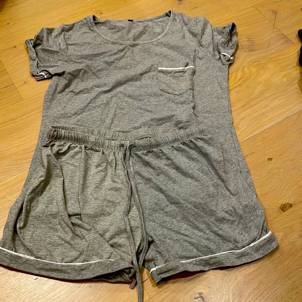 Adult large comfortable pajamas with drawstring to adjust fit! NEVER WORN!